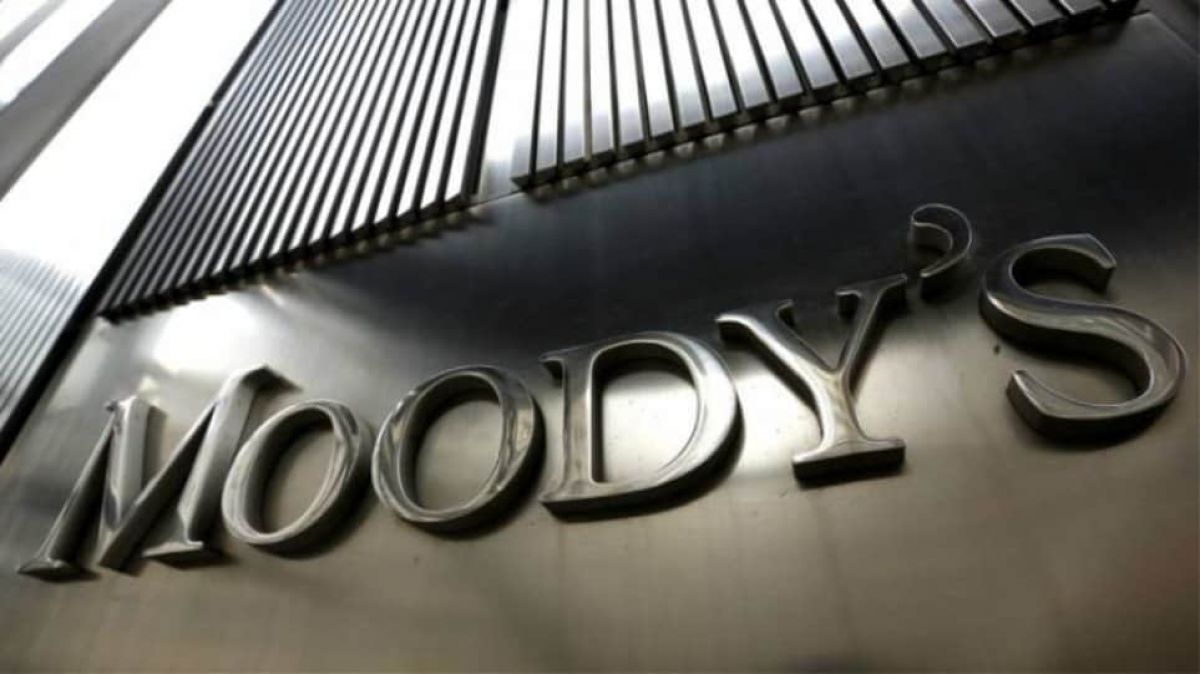 Moody’s: Το υπερόπλο των ελληνικών νοικοκυριών που θα εκτοξεύσει την ανάπτυξη