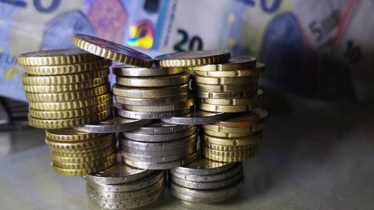 «Κούρεμα» φόρων και εισφορών για επαγγελματίες – Τι αλλάζει στο πρόγραμμα επιδότησης παγίων