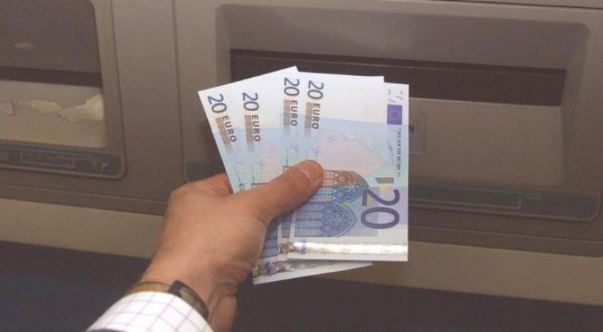 Καταθέσεις: Μείωση 336 εκατ. ευρώ στις καταθέσεις των νοικοκυριών τον Μάϊο – Άνοδος 1,65 δισ. στις επιχειρήσεις