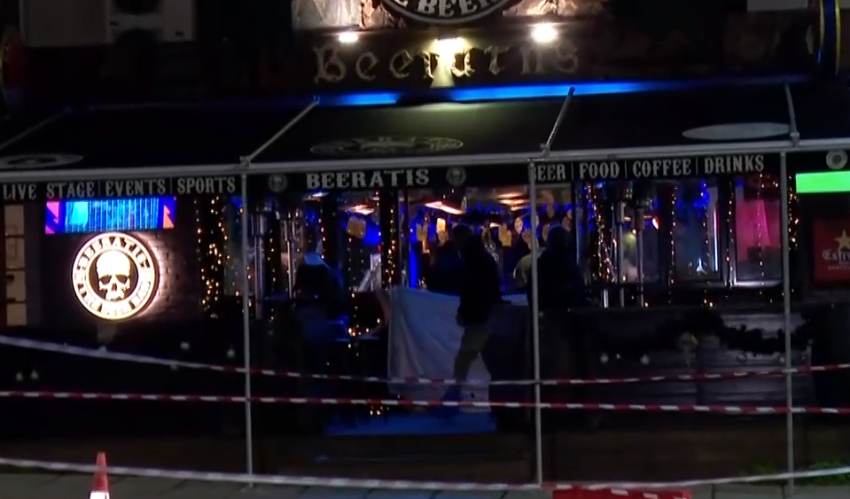 Νεκρός αστυνομικός μέσα σε μπαρ της Θεσσαλονίκης -Τον μαχαίρωσε θαμώνας