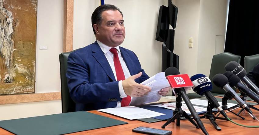 Αυτό είναι το "εορταστικό καλάθι" και το "καλάθι παιχνιδιών"