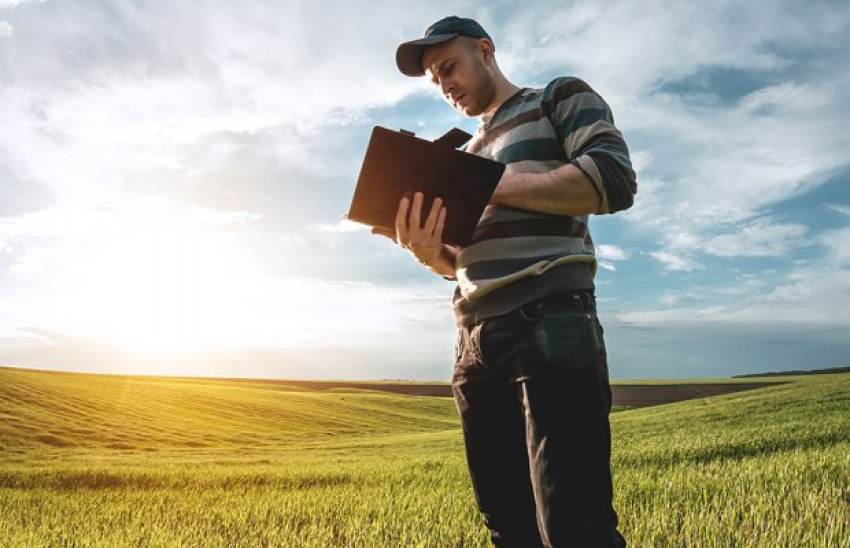 Αρχές Δεκεμβρίου η πλατφόρμα της ΑΑΔΕ για συμβολαιακή με στόχο μείωση στα μισά του φόρου