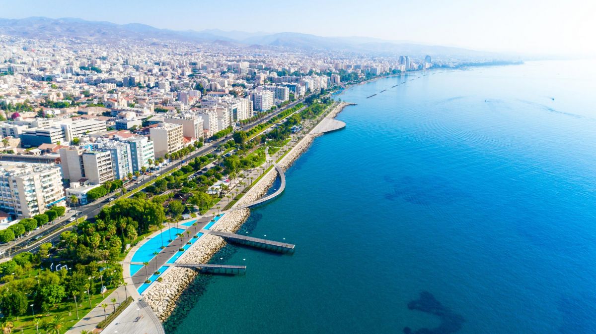 Υπό πίεση η Κύπρος λόγω ολιγαρχών; H “δεύτερη πατρίδα” για περίπου 40.000 Ρώσους