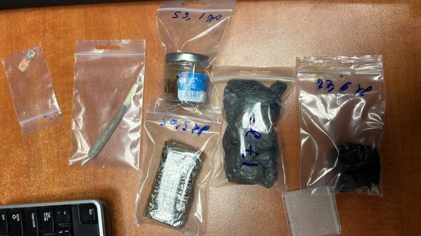 Συνελήφθησαν δύο (2) άτομα για ναρκωτικά και για παράβαση της νομοθεσίας για τα όπλα Στην Τρίπολη.