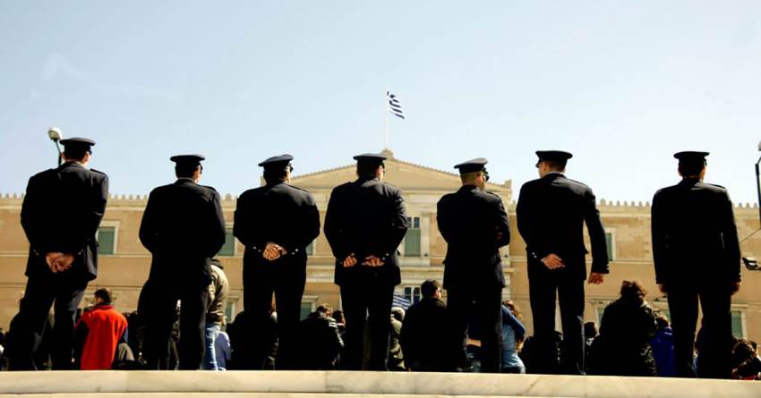 Ενίσχυση 600 ευρώ σε ένστολους: Πώς θα δοθεί