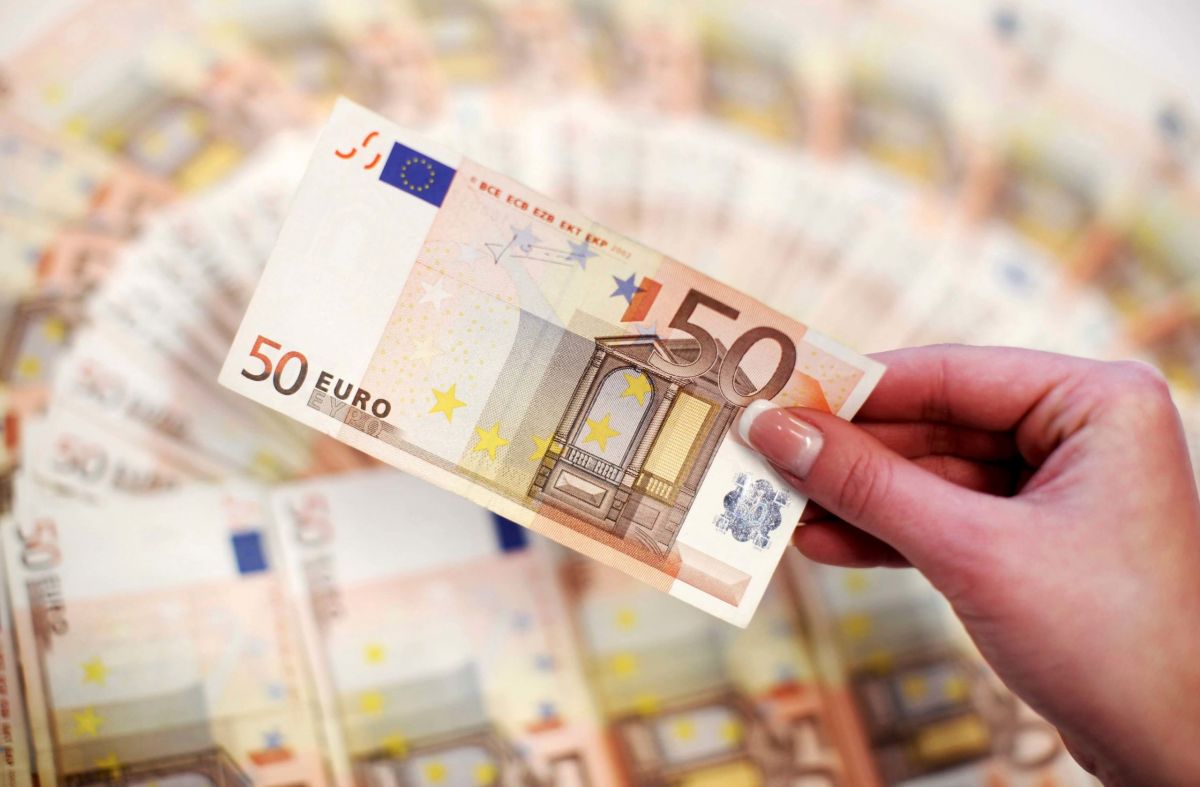 Έρχονται αυξήσεις σε 8 επιδόματα και βοηθήματα – Πώς θα διαμορφωθούν τα νέα ποσά