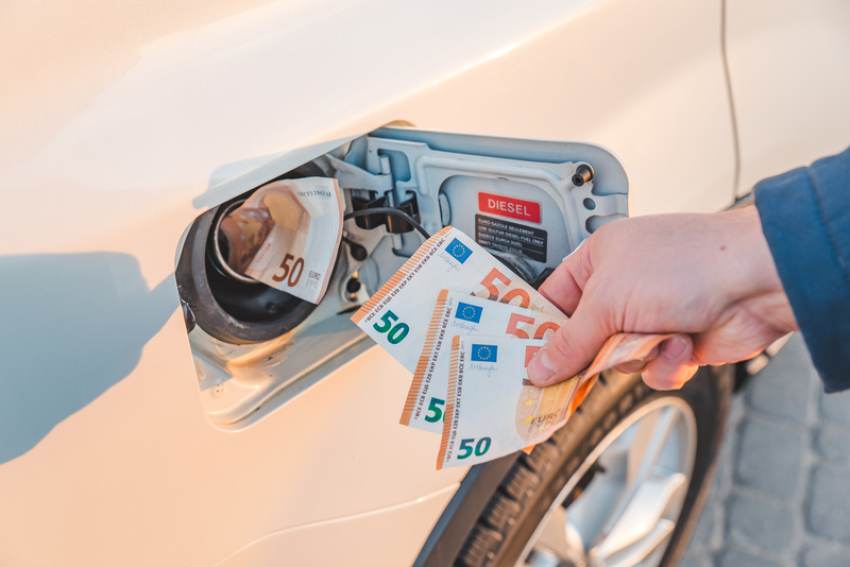 Επίδομα βενζίνης: Κλείνει το Fuel Pass, όχι όμως και η επιδότηση - Έρχεται μεγάλη έκπτωση στην αντλία