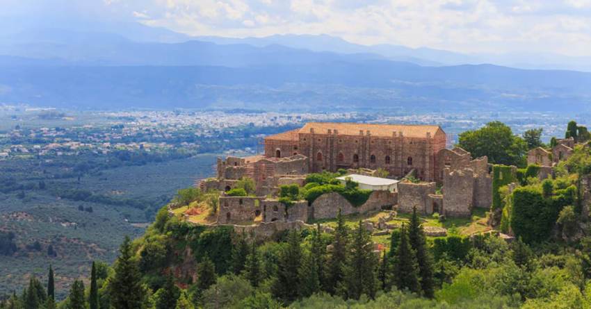 ΥΠΠΟΑ: Ανάδειξη και προσβασιμότητα στην Καστροπολιτεία του Μυστρά