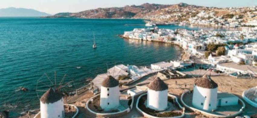 Μύκονος: 10 συλλήψεις σε βίλα για παράνομο πάρτι – Η κοκαϊνη και τα βραχιολάκια των πελατών