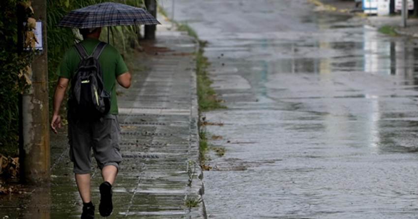 Καιρός: «Βουτιά» της θερμοκρασίας μέχρι και 14 βαθμούς σήμερα - Πού θα «χτυπήσουν» καταιγίδες