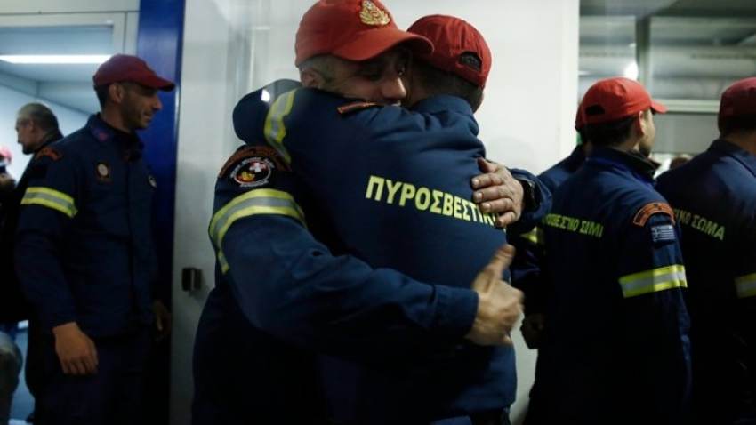 Συγκίνηση στην επιστροφή των ανδρών της ΕΜΑΚ στην Ελλάδα