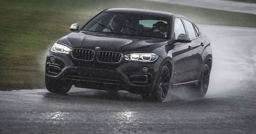 Ποιοι είναι οι κίνδυνοι της οδήγησης στη βροχή