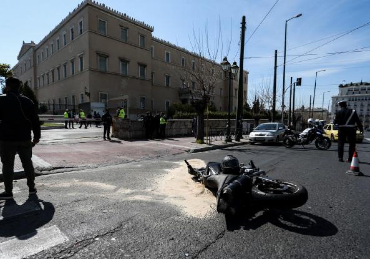 Τροχαίο στη Βουλή: «Μη αναστρέψιμη» η κατάσταση του 23χρονου – Έκκληση για αυτόπτες μάρτυρες