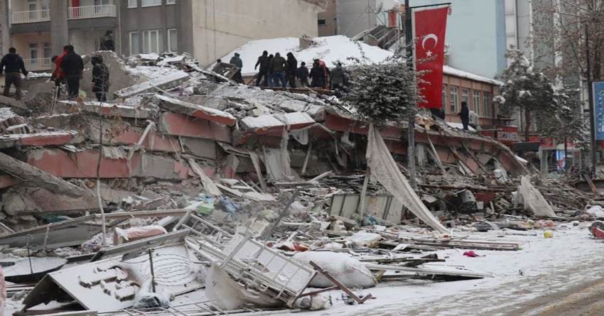 Ερντογάν: 912 νεκροί, 5383 τραυματίες από τον σεισμό των 7,8 ρίχτερ