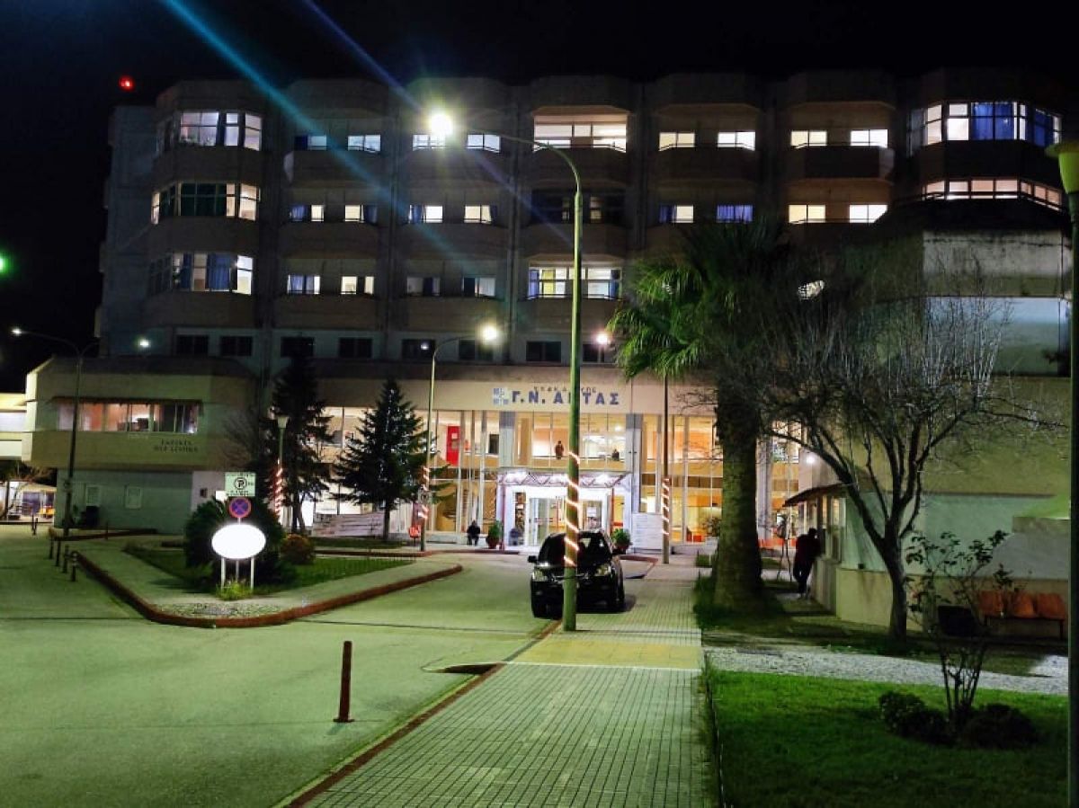 Σε κρίσιμη κατάσταση ο 16χρονος που σκότωσε τον θείο του και αυτοπυροβολήθηκε