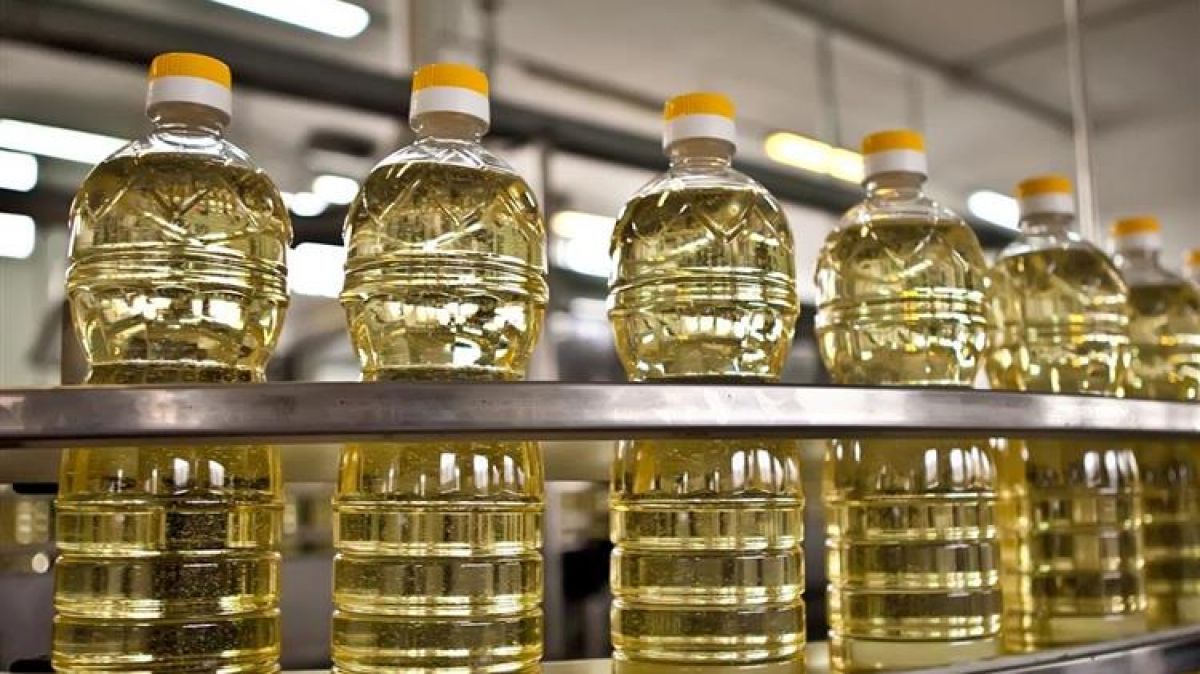 DW: Ανησυχία λόγω ακρίβειας στη βιομηχανία τροφίμων