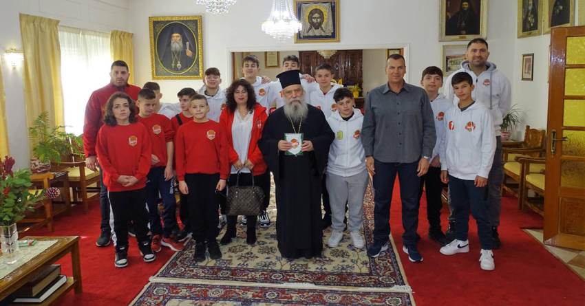 Στον Σεβασμιώτατο Μητροπολίτη Σπάρτης και στο Γηροκομείο για τα κάλαντα τα παιδιά του Σ.Κ ΣΠΑΡΤΗ