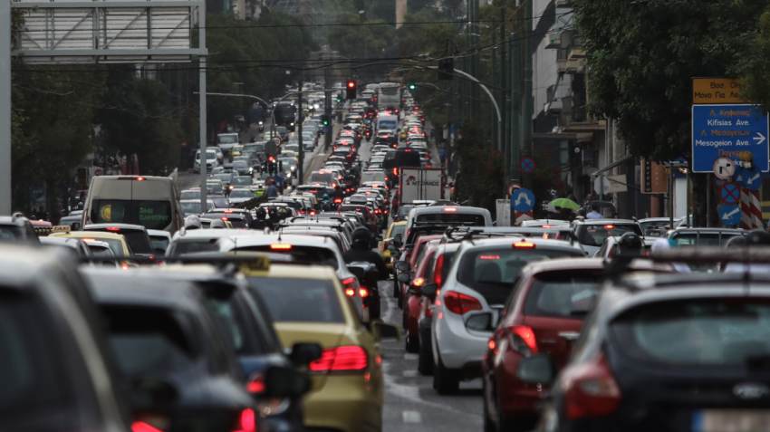 Μποτιλιάρισμα: Πόσα ευρώ χάνετε καθημερινά μέσα στο ΙΧ σας;