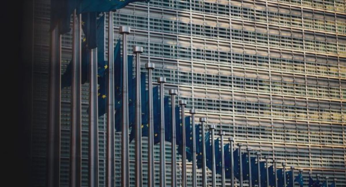 Ήττα Κομισιόν, μικρή υποχώρηση από AstraZeneca: Μείωση 50% στις παραδόσεις εμβολίων έως τον Μάρτιο