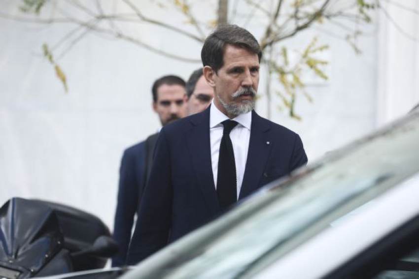 «Πρίγκιπα κάνε κόμμα!» – Παρακαλούν τον Παύλο να… μπει στην πολιτική