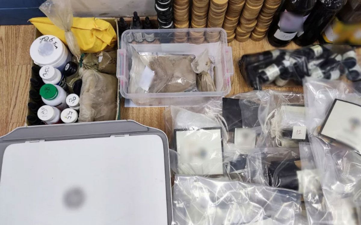 Αττική: Είχε μετατρέψει το σπίτι της σε εργαστήριο παραγωγής DMT