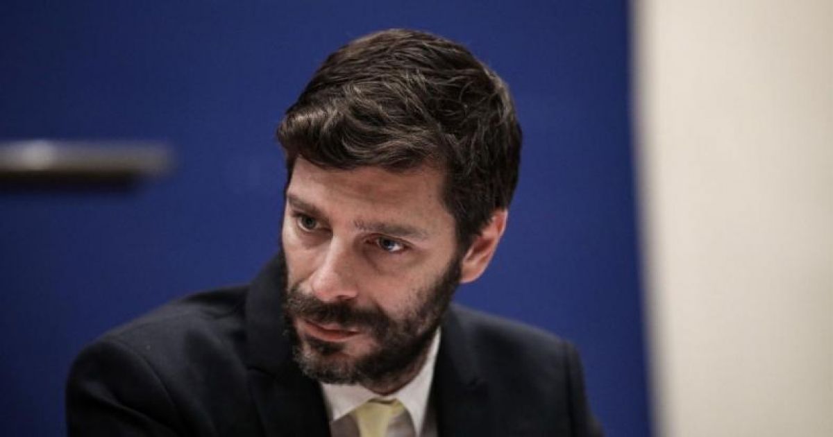 Νικόλας Γιατρομανωλάκης: Ποιος είναι ο πρώτος ανοιχτά γκέι Έλληνας υφυπουργός