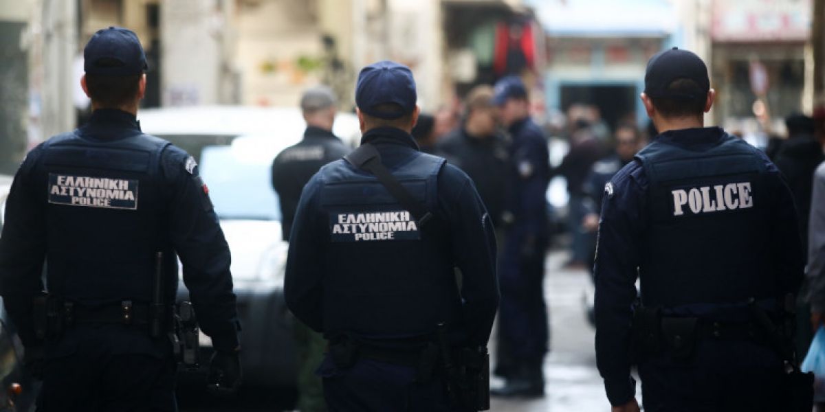 Πειραιάς: Έπιασαν 42χρονο με 19.000 φωτογραφίες παιδικής πορνογραφίας στο κινητό του