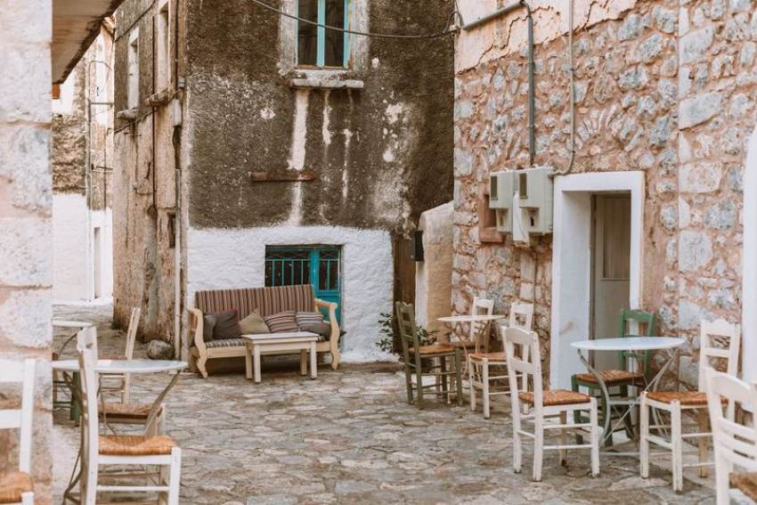 Μάνη, ένας τόπος από πέτρα και φως