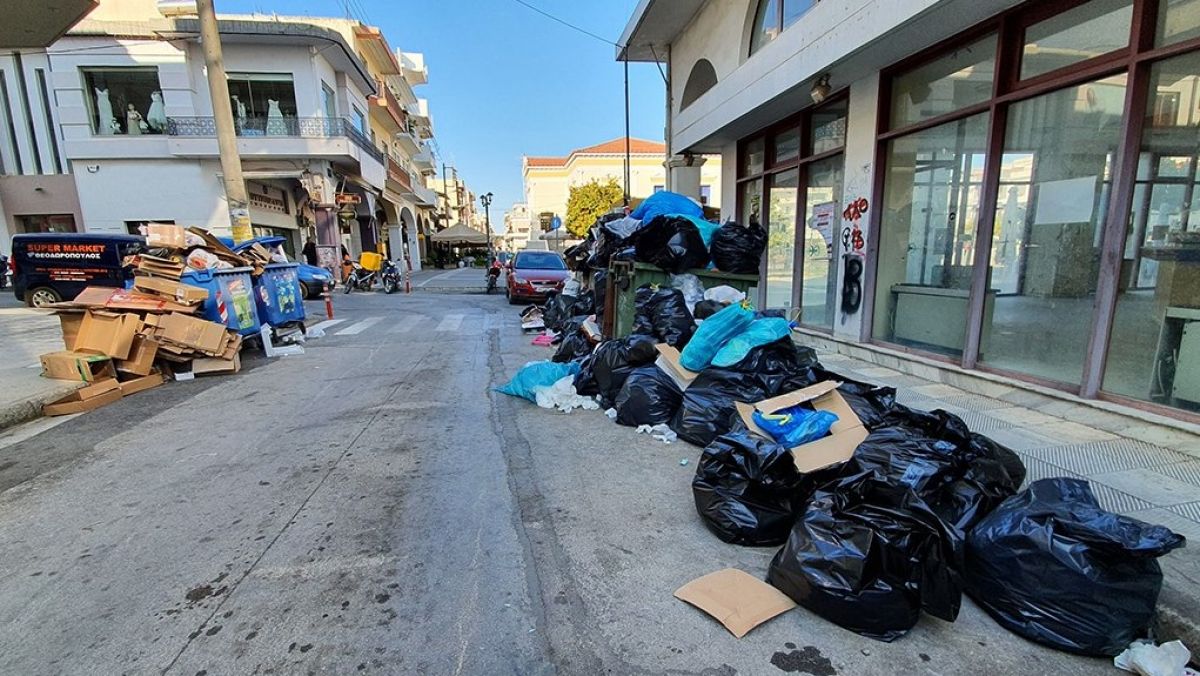 Γράφει ο Β. Μητράκος: «Σκουπίδια και ευθύνες»