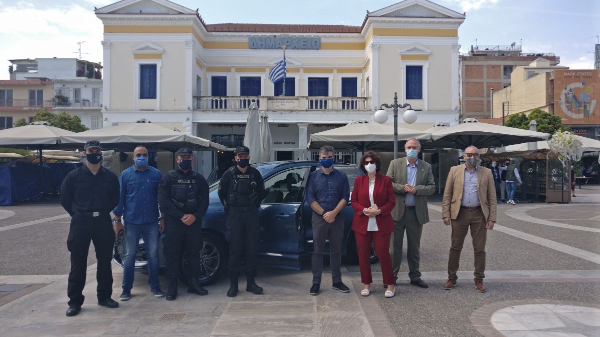 Η FORD παραχώρησε στην Αστυνομία ένα  FORD KUGA PHEV αξίας 48.000 €