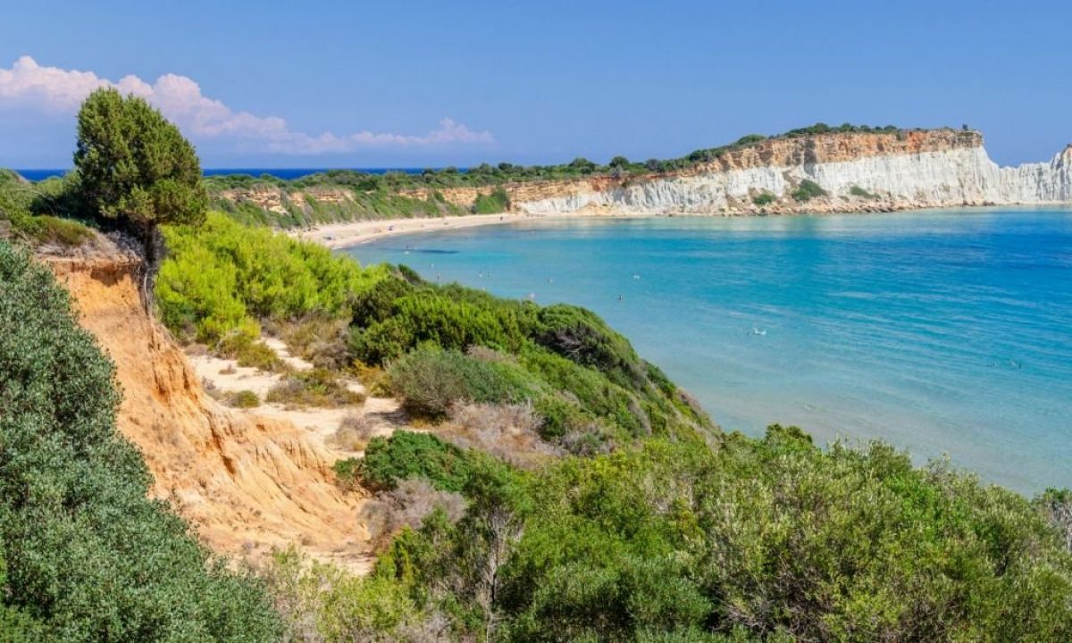 Ιταλοί τουρίστες “έσπασαν” την καραντίνα στη Ζάκυνθο – Τους συνέλαβαν στο αεροδρόμιο