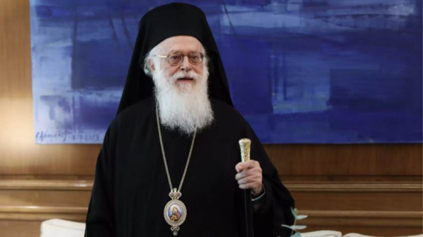 Καταγγελία για αρχιμανδρίτη της Κρήτης ότι βρίζει τον Αρχιεπίσκοπο Αλβανίας στα social media