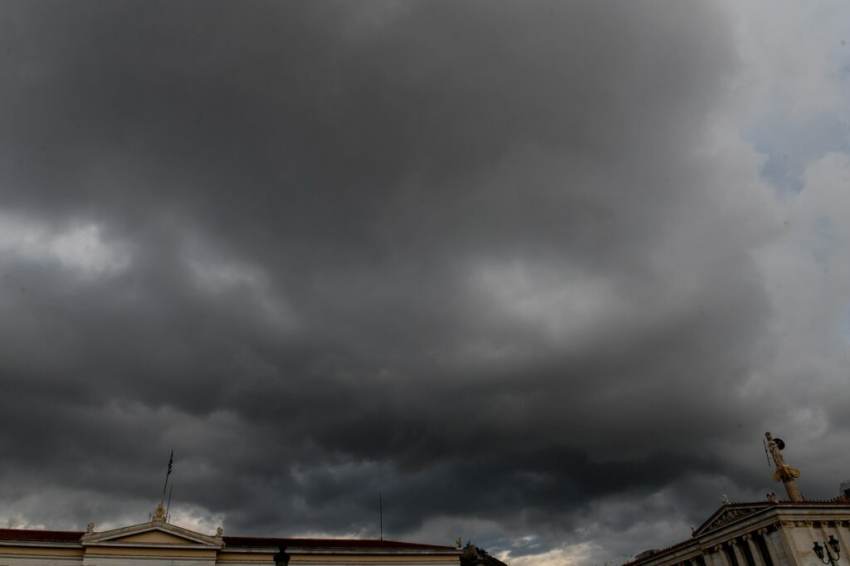 Ο καιρός σήμερα: Νεφώσεις και τοπικές βροχές, μικρή άνοδος της θερμοκρασίας