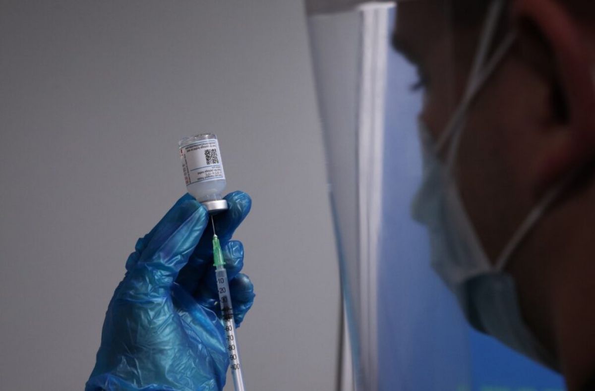 Πρόστιμο 100 ευρώ &amp; 4η δόση: Τι απαντούν στο Υπ.Υγείας