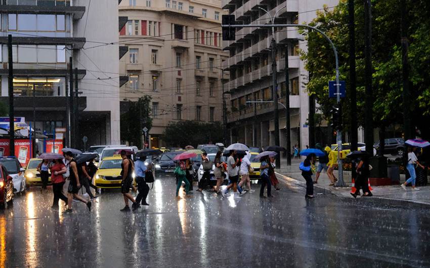 Πρωτομαγιά με βροχές και καταιγίδες σε όλη τη χώρα