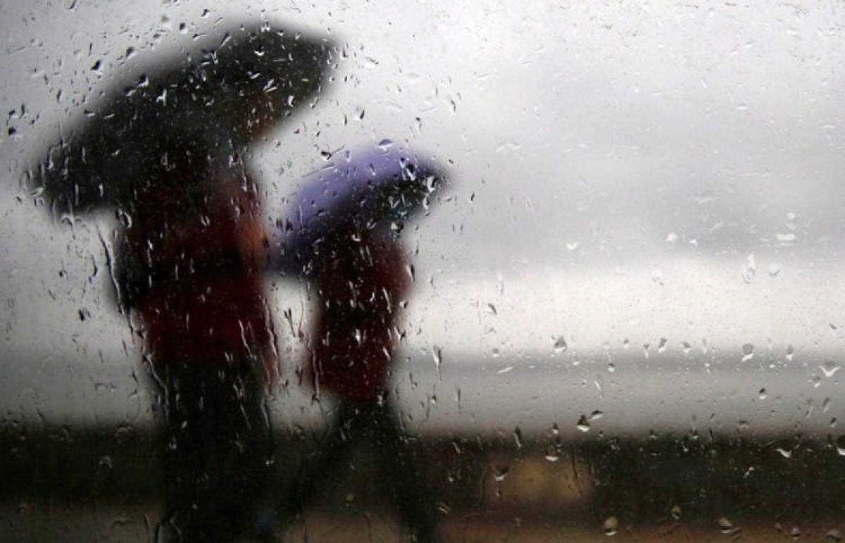 Καιρός: Αλλάζει το σκηνικό με βροχές και καταιγίδες – Πού θα πέσουν λίγα χιόνια