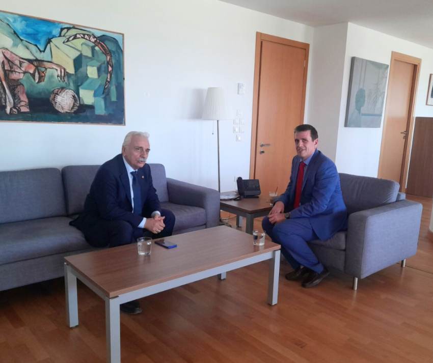 Εθιμοτυπική επίσκεψη του Προέδρου του Ελληνικού Ερυθρού Σταυρού  στον Υπουργό Μετανάστευσης και Ασύλου