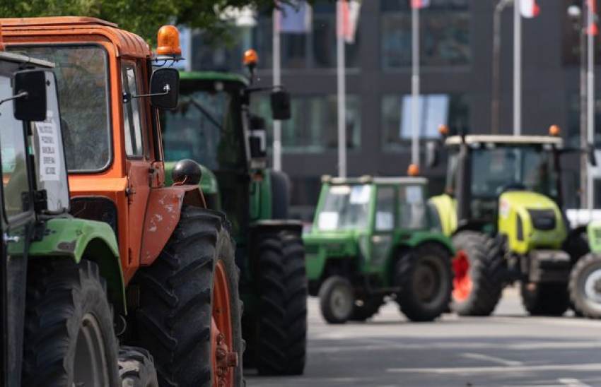 Γέμισαν τρακτέρ οι δρόμοι σε όλη την Ελλάδα, τώρα καλεί σε διάλογο ο Αυγενάκης