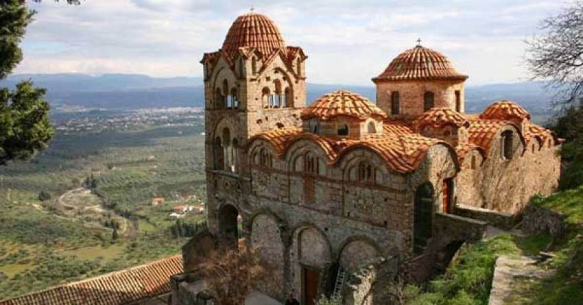 Ιερά Μονή Παντανάσση Μυστρά: Ευχαριστήριο για τη βοήθεια που δέχτηκαν ύστερα από την πτώση του κεραυνού