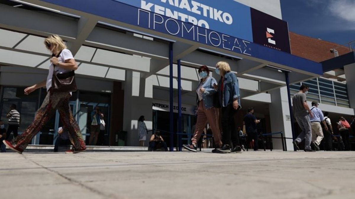 Το παρασκήνιο της απόφασης για υποχρεωτικούς εμβολιασμούς - Το "ποινολόγιο" για τους αρνητές