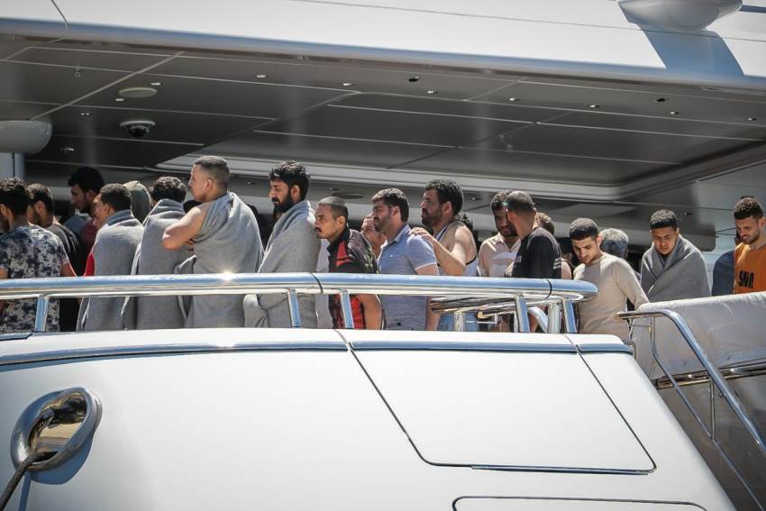 Ή ΤΑ ΚΕΡΔΗ ΤΟΥΣ Ή ΟΙ ΖΩΕΣ ΜΑΣ
