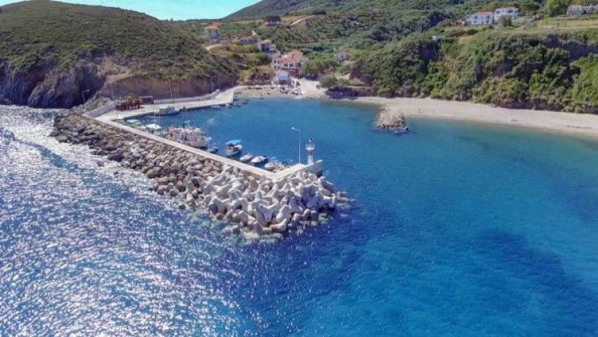 Σχετικά με το αλιευτικό καταφύγιο Βελανιδίων.