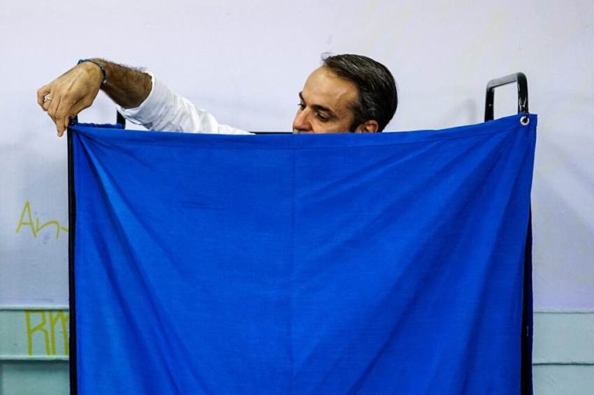 Υποκλοπές: Μητσοτάκης σε περιδίνηση – Τα ρίχνει στον Κοντολέων &amp; “βλέπει” πρόωρες εκλογές