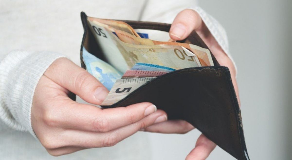 Στο προσκήνιο η ενεργοποίηση αναστολών εργασίας και 534 ευρώ – Ποιοι επαγγελματίες θα κατεβάσουν ρολά