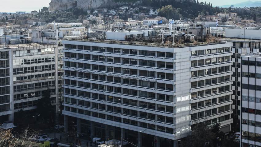 Εργαστήκαμε 177 ημέρες για να πληρώσουμε φόρους και εισφορές