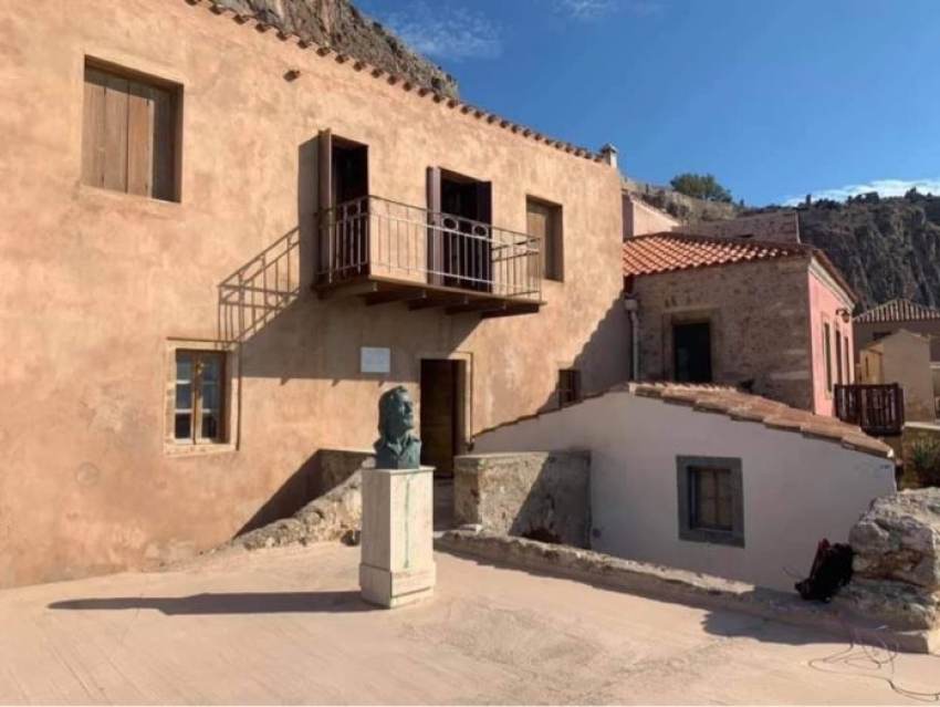 Έναρξη εργασιών μετατροπής της οικίας Γιάννη Ρίτσου στην Καστροπολιτεία της Μονεμβασιάς σε δημοτικό μουσείο.