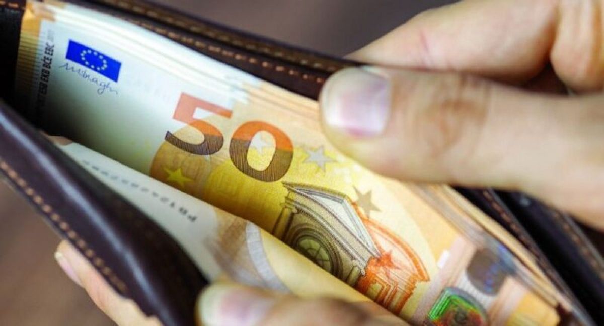 Νέα αύξηση του κατώτατου μισθού από τον Μάιο – Πόσο θα αναπροσαρμοστούν αποδοχές και επιδόματα
