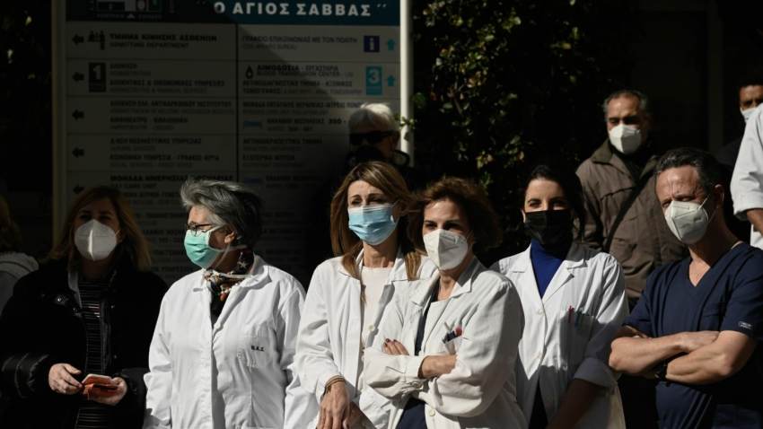 Υπό κατάρρευση το ΕΣΥ: «Καταιγίδα» αποχωρήσεων – Παραιτήθηκαν 7 γιατροί σε 7 μέρες