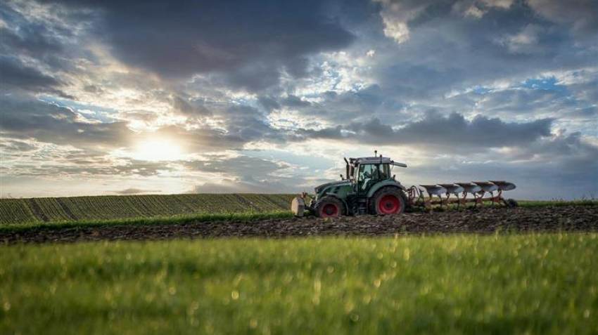 Μικρότερα Σχέδια Βελτίωσης με πλαφόν σε τιμή τρακτέρ και γης