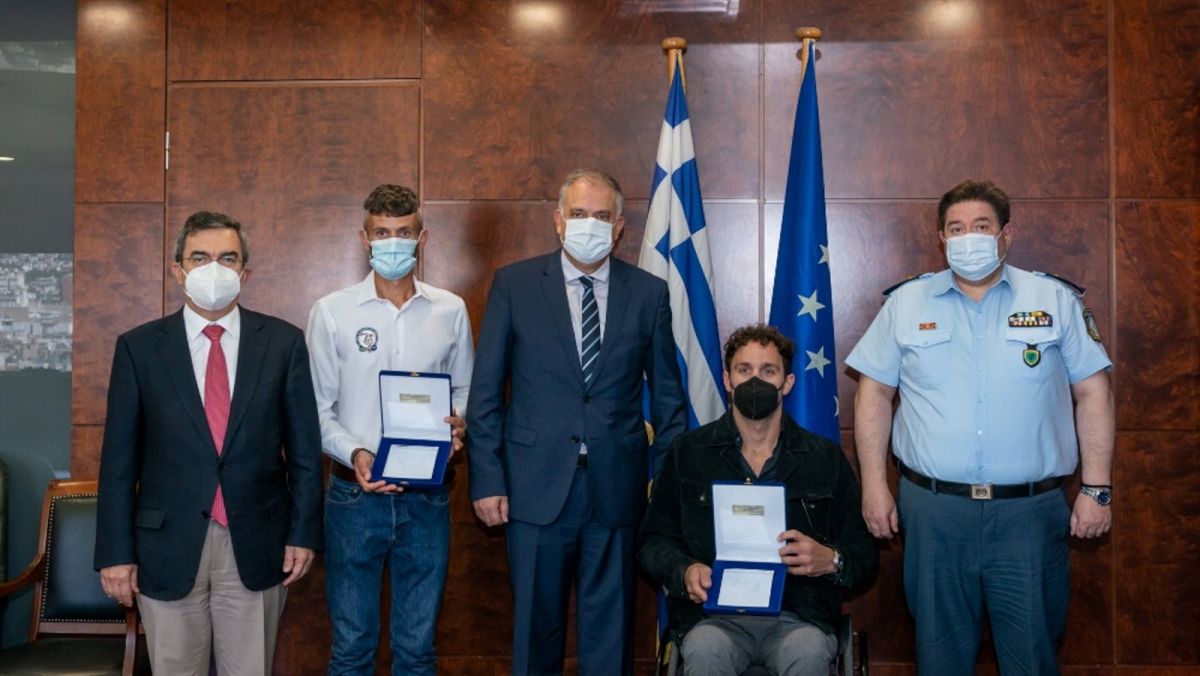 Τιμήθηκαν από τον Τάκη Θεοδωρικάκο ο παραολυμπιονίκης Αντώνης Τσαπατάκης και ο νικητής του «Σπάρταθλον» Φώτης Ζησιμόπουλος